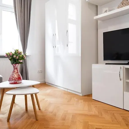 Househost - Krowoderska 55